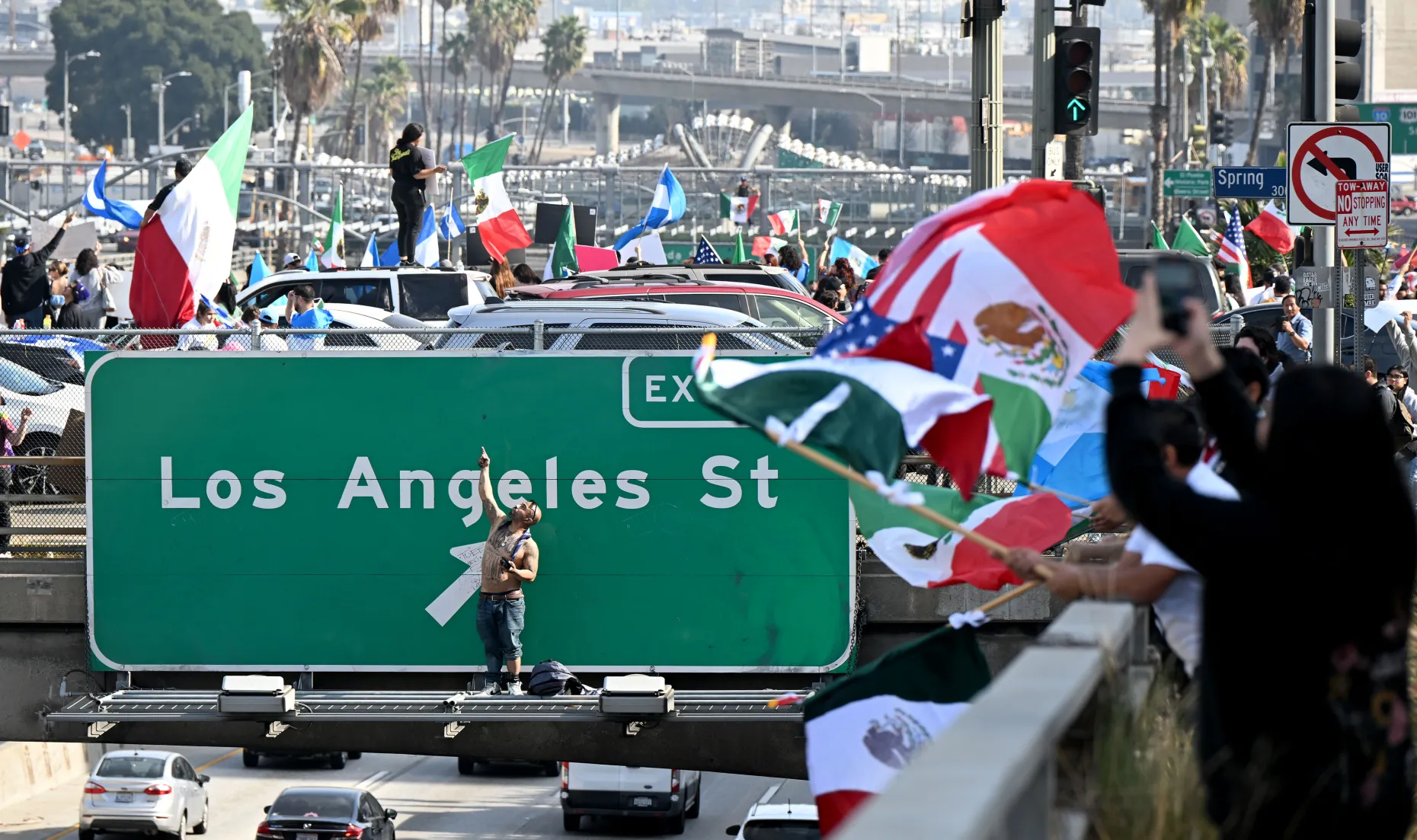 Proteste contro la deportazione a Los Angeles