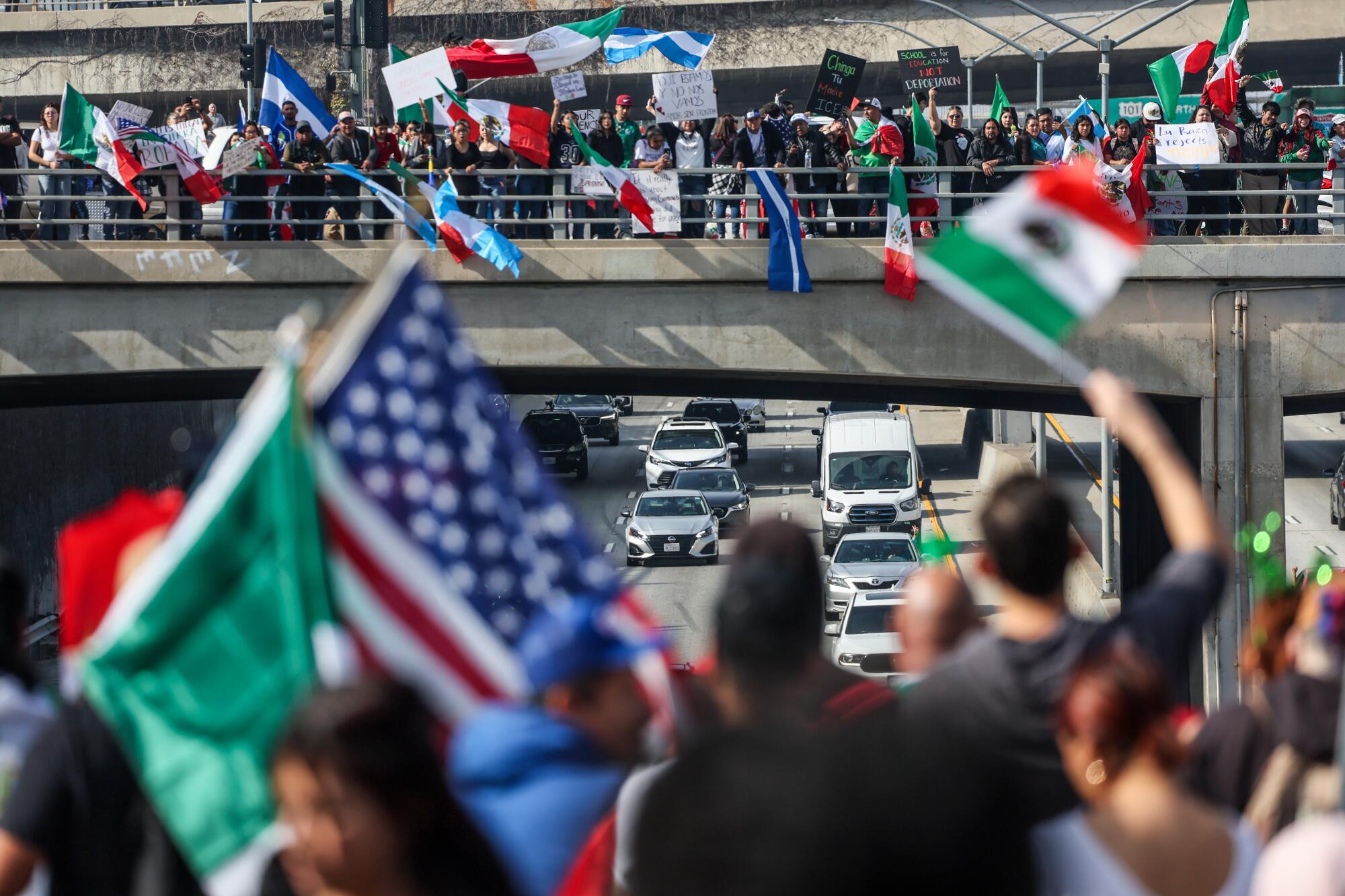 Proteste contro la deportazione a Los Angeles