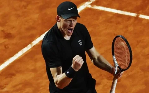 Jannik Sinner ha battuto Casper Ruud 6-0, 6-1 agli Internazionali d'Italia a Roma