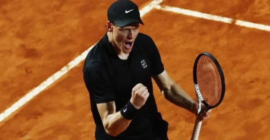Jannik Sinner ha battuto Casper Ruud 6-0, 6-1 agli Internazionali d'Italia a Roma