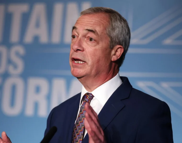 Nigel Farage critica l'accordo Gb-Ue