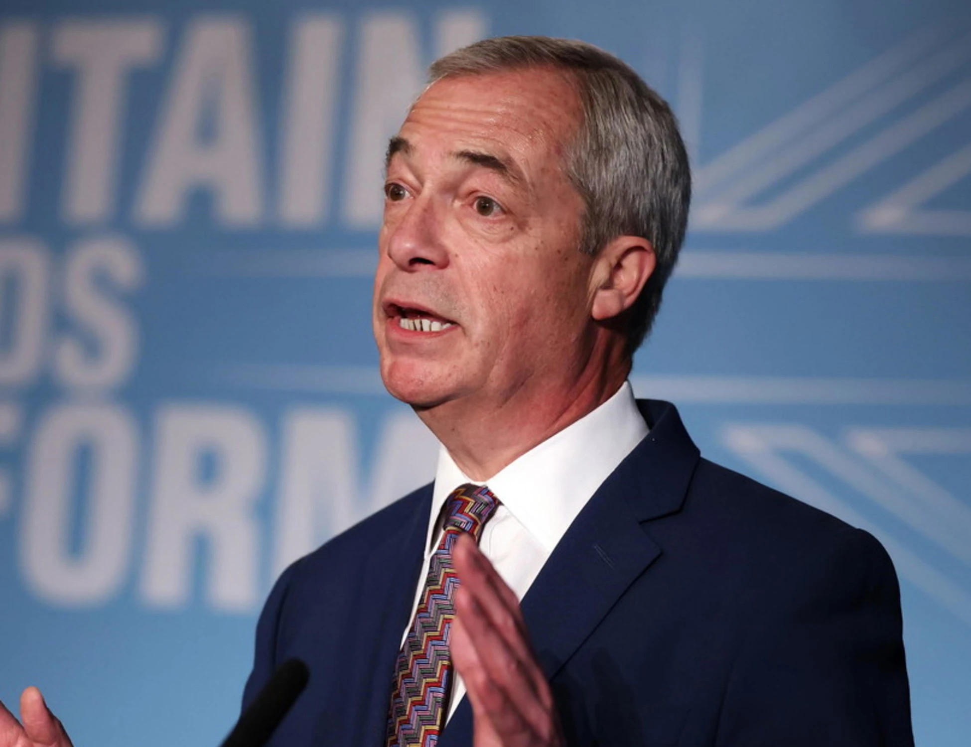 Nigel Farage critica l'accordo Gb-Ue