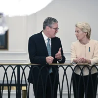 Oggi a Lancaster House ci sarà il vertice tra il primo ministro inglese Keir Starmer, la presidente della Commissione europea Ursula von der Leyen e il leader del Consiglio europeo Antonio Costa