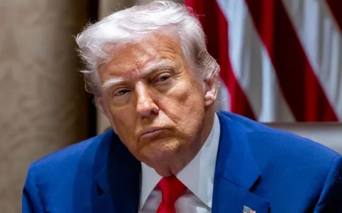 Donald Trump ha annunciato la proroga fino al 9 luglio del termine per l’Ue prima che vengano applicati dazi del cinquanta per cento