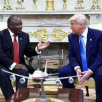 Trump accusa il presidente del Sudafrica di genocidio bianco