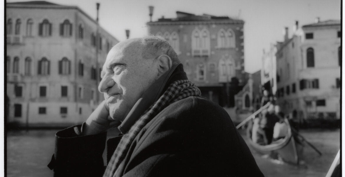 Si è spento domenica 22 giugno nella sua casa di Milano, alla vigilia del suo 99esimo compleanno, lo scultore Arnaldo Pomodoro