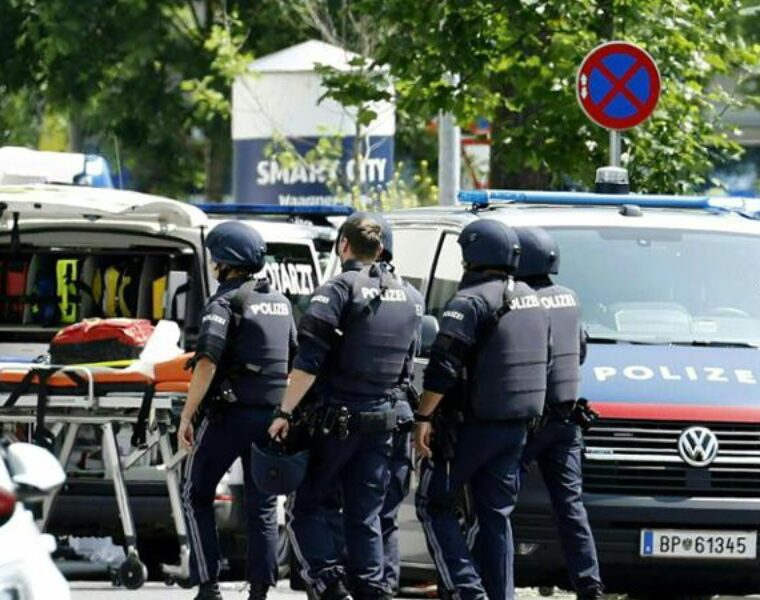Tre giorni di lutto nazionale in Austria, dopo che martedì mattina un ventunenne di nome Artur ha ucciso a colpi d'arma da fuoco nove studenti e un adulto nella sua vecchia scuola superiore nella città di Graz