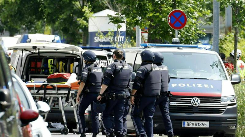 Tre giorni di lutto nazionale in Austria, dopo che martedì mattina un ventunenne di nome Artur ha ucciso a colpi d'arma da fuoco nove studenti e un adulto nella sua vecchia scuola superiore nella città di Graz