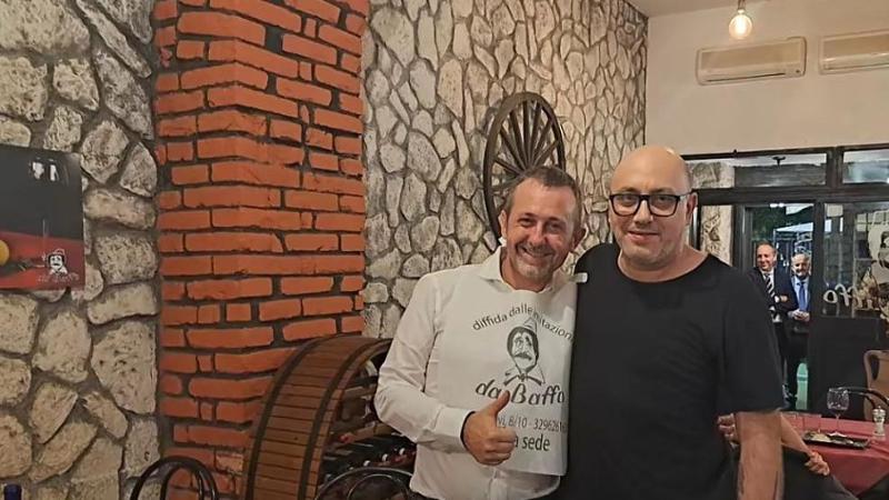 Andrea Delmastro e Mauro Caroccia nella foto diffusa il 19 marzo 2019 da Il Fatto Quotidiano nell'ambito di un'inchiesta condotta dallo stesso quotidiano.