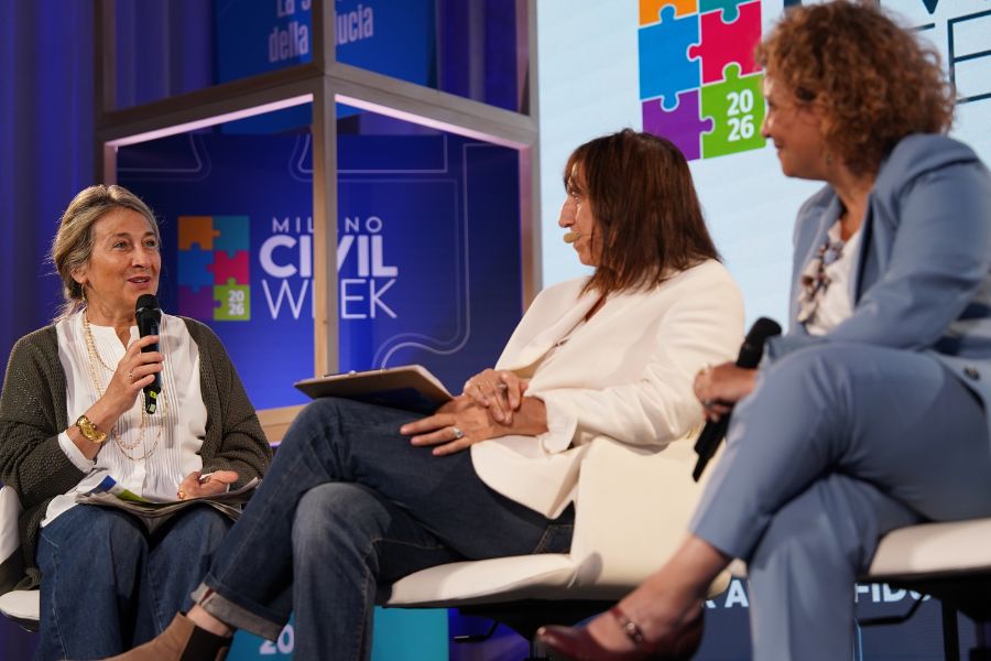 Milano Civil Week: la Rettrice dell'Università IULM Valentina Garavaglia, l'inviata del Corriere della Sera Giusi Fasano, la dirigente scolastica dell'ICS Oggiono Pierina Montella