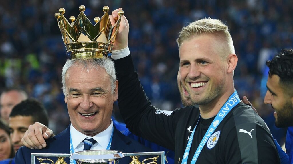 Claudio Ranieri, sulla panchina del Leicester dal 2015 al 2017, vince il suo primo campionato in carriera