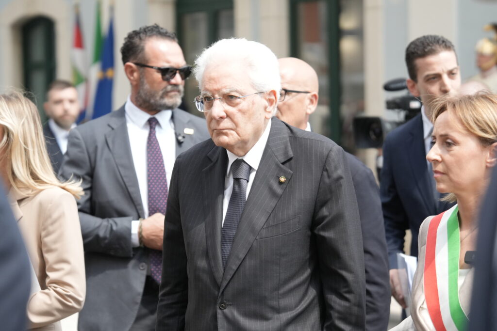 Il Presidente della Repubblica, Sergio Mattarella, insieme alla sindaca di Andria, Giovanna Bruno, per la commemorazione delle vittime della strage dei treni