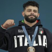 Antonino Pizzolato con la medaglia di bronzo alle Olimpiadi di Parigi 2024