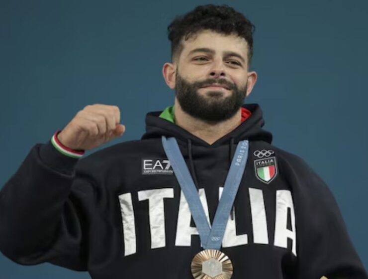 Antonino Pizzolato con la medaglia di bronzo alle Olimpiadi di Parigi 2024