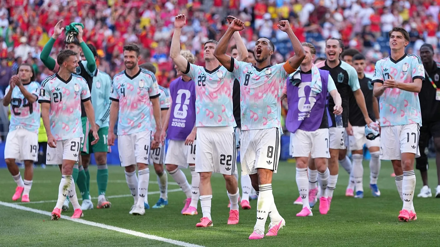 La nazionale belga esulta per il passaggio del turno dopo la vittoria contro gli USA a Seattle