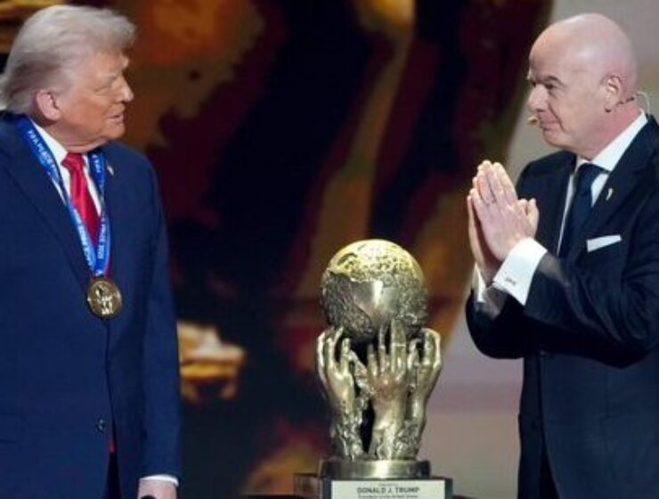 Trump riceve il premio Fifa per la pace da Infantino: oggi le polemiche per la squalifica revocata a Balogun