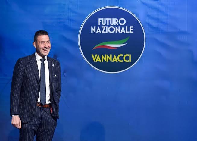 Roberto Vannacci, fondatore di Futuro Nazionale, al centro delle polemiche per le sue parole sul femminicidio